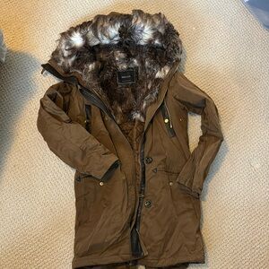Rw and Co winter coat size small with faux fur inside hood